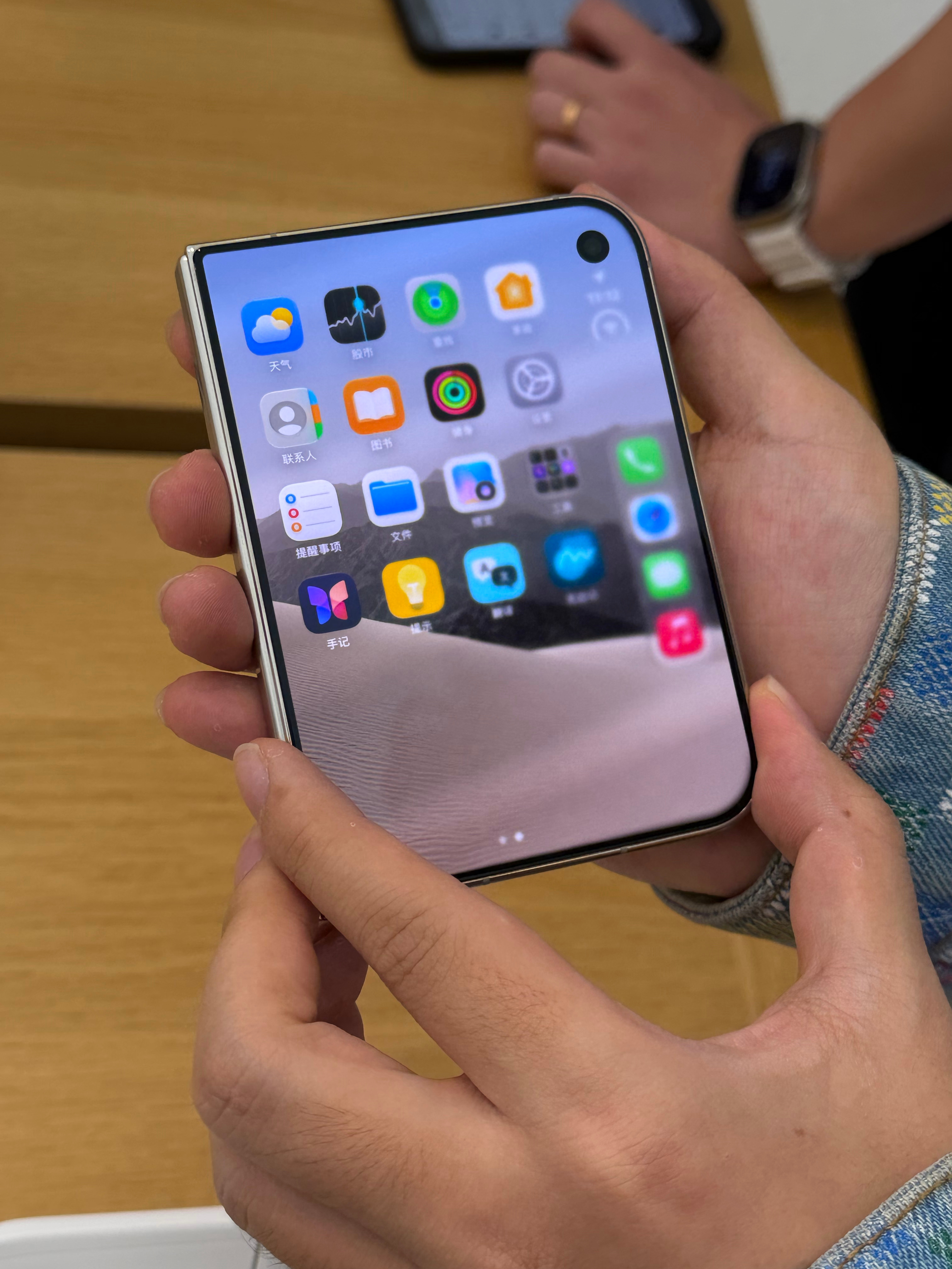 iPhone Duo 今天黄牛加价 1300，我说实话一言难尽......我现在
