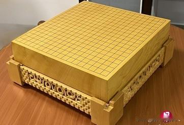 赞👍🏻
准备够细的！图一是来自李在明的礼物？
——榧树围棋盘与螺钿漆器圆形托