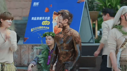 邓超竟然还有害羞的时候邓超MVP结算画面MVP高光帅到不行，转头就害羞小心翼翼，