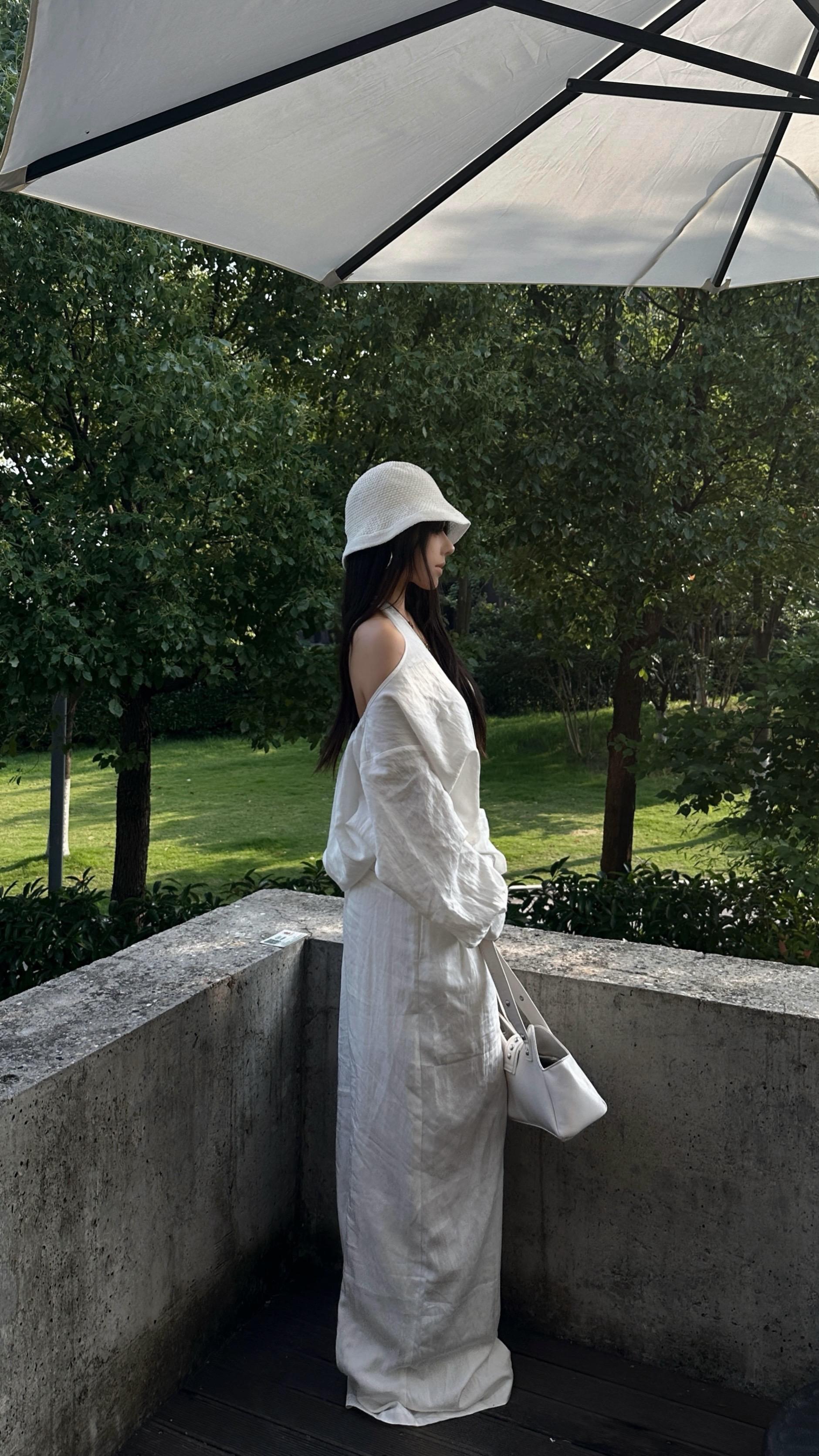 你总是在犹豫。因为你追求的勇敢曾伤害过你