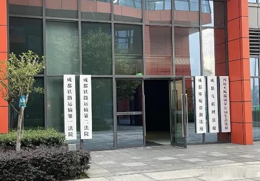 派出所副所长侦办足疗店卖淫案涉嫌徇私枉法，庭审计划持续超过一个月11月3日上午，