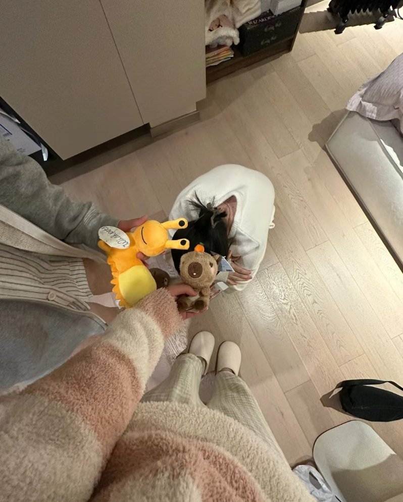 沉默是我处理坏情绪的唯一方式 不是无话可说 而是一言难尽 . ​​​