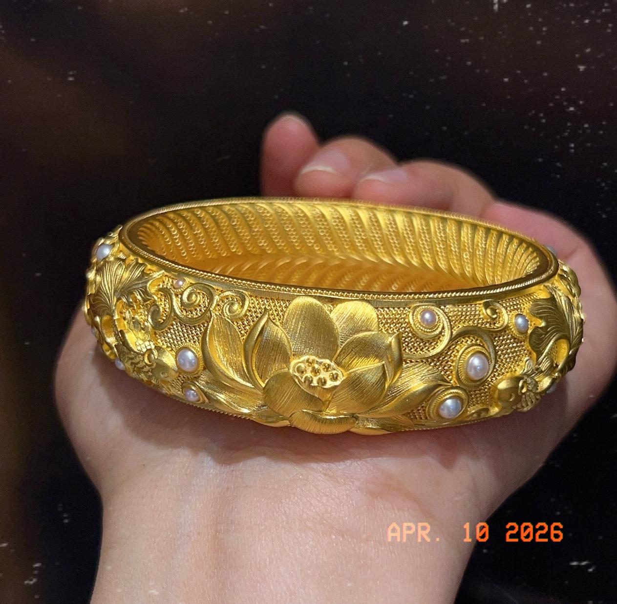 好多人买金子就看金价便宜不便宜、款式好不好看，往往忽略了最关键的——品牌底子，这