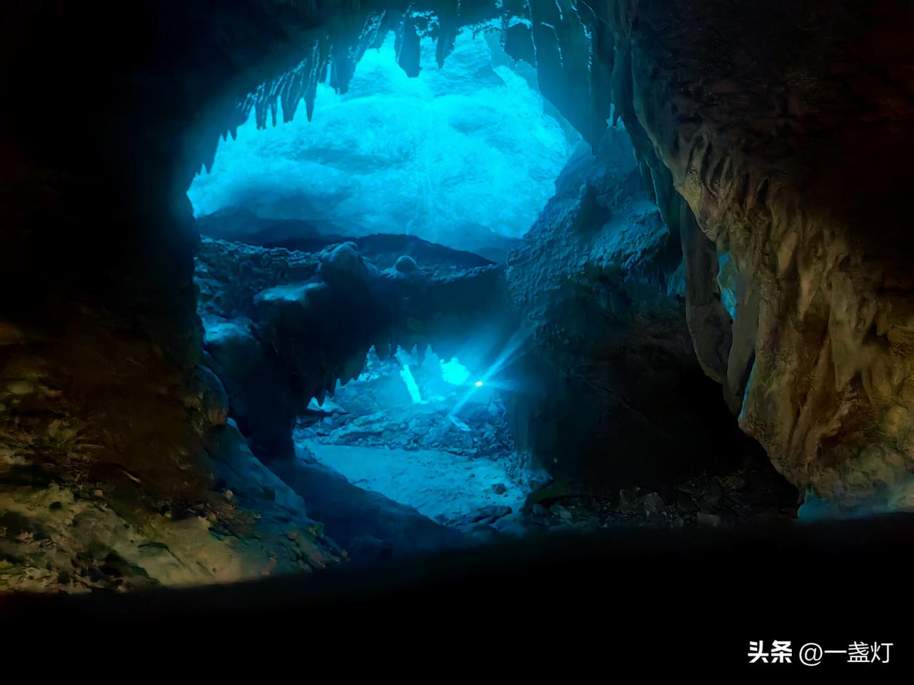 活着本就一场空，累死累活带不走。
本是规律无法变，何必劳心又劳力。
生来本就抵抗