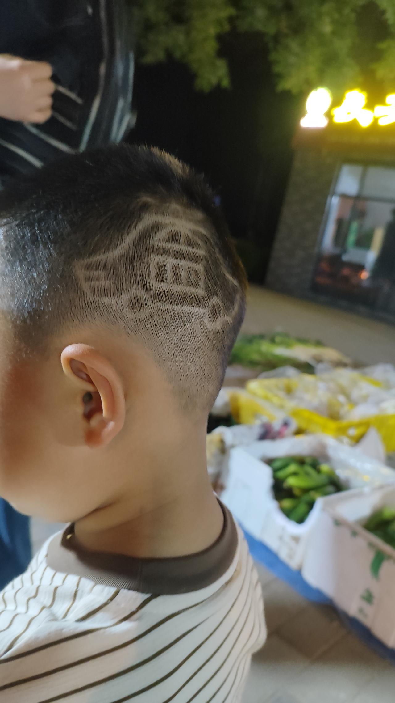 晒出你的本地生活理了个个性的发型[捂脸]