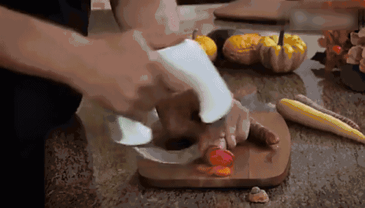 上海大学生放假继承了家里的厨房上海大学生放假解锁新身份：家里餐桌主理人！没有复杂