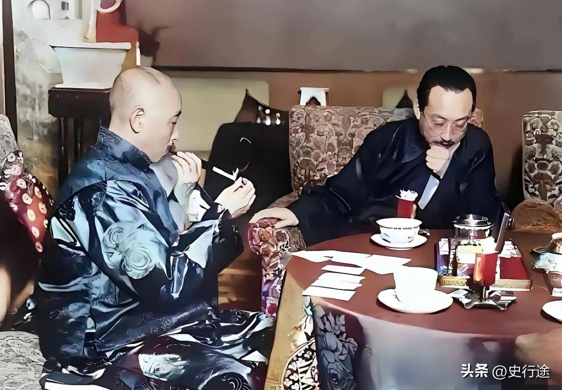 张作霖1928年5月在北京拍下的这张照片，是和日本鬼子同框，照片中的张作霖留下的