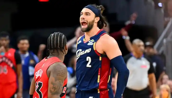 NBA季后赛揭幕战，骑士126-113猛龙，米切尔坎下32分3篮板，哈登22分1