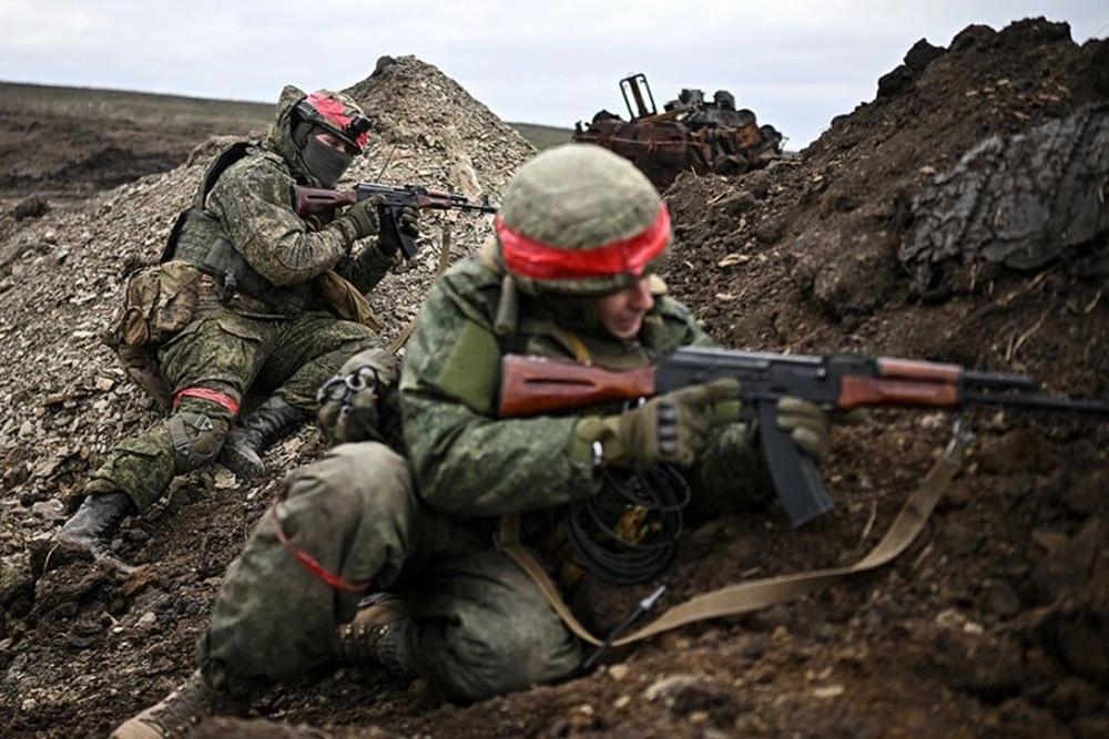 俄罗斯武装部队正在完成对被包围在奥斯科尔河岸边敌人集团的消灭

俄罗斯战士摧毁了