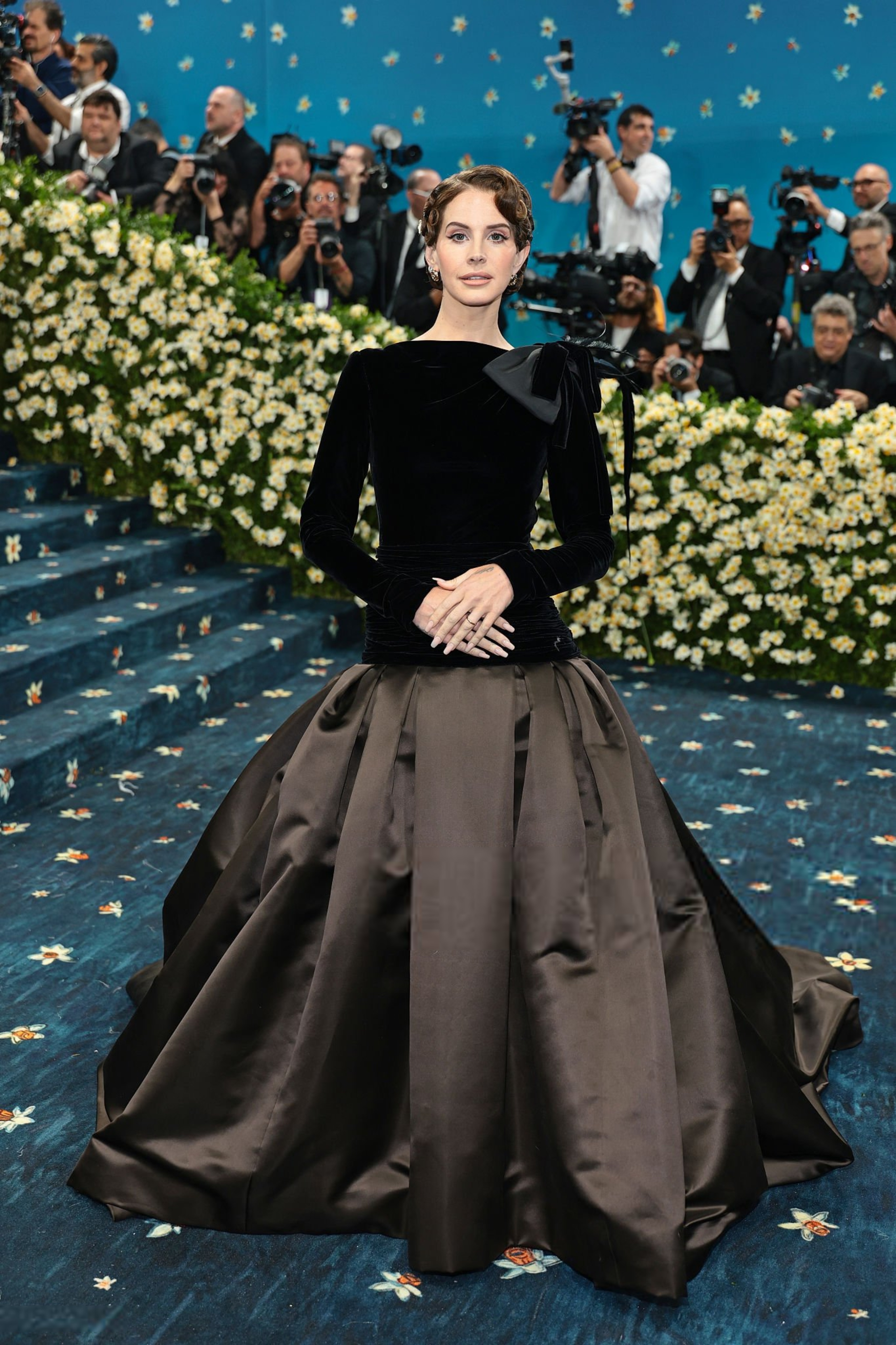 Lana Del Rey × Met Gala 2025.美妈！本次造型来自 V