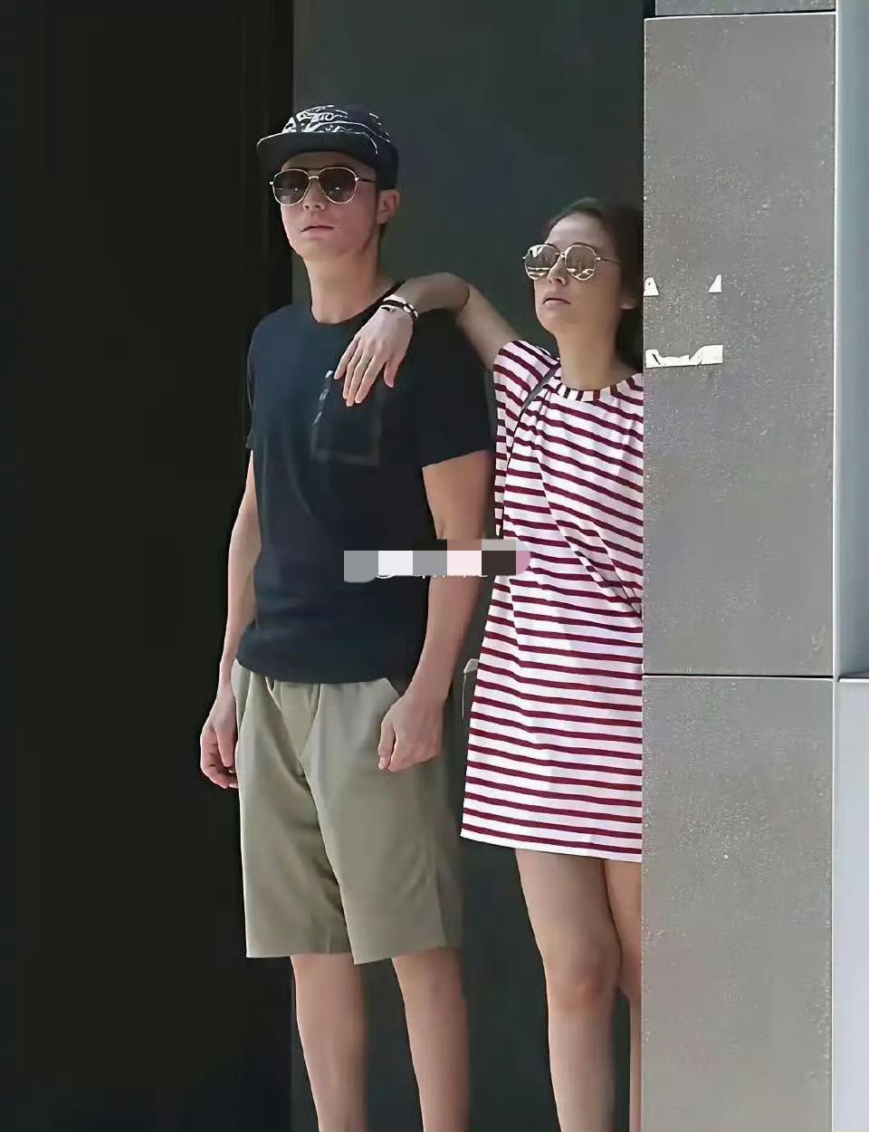 感觉晚婚的人大多不会离婚，都这个年纪了也是经过了深思熟虑的，不像小年轻头脑发热。