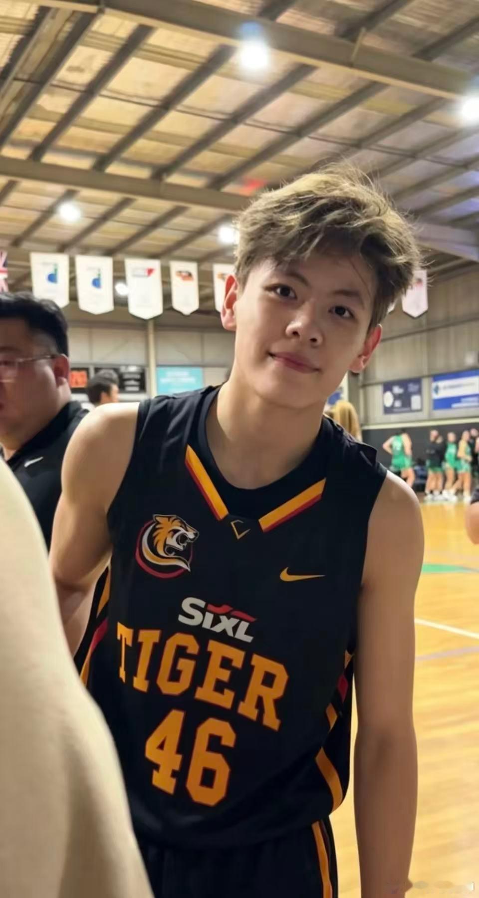 【杨舒予留洋首秀大放异彩！31分2板2助3断，得分全场最高 】替补出战30分钟5