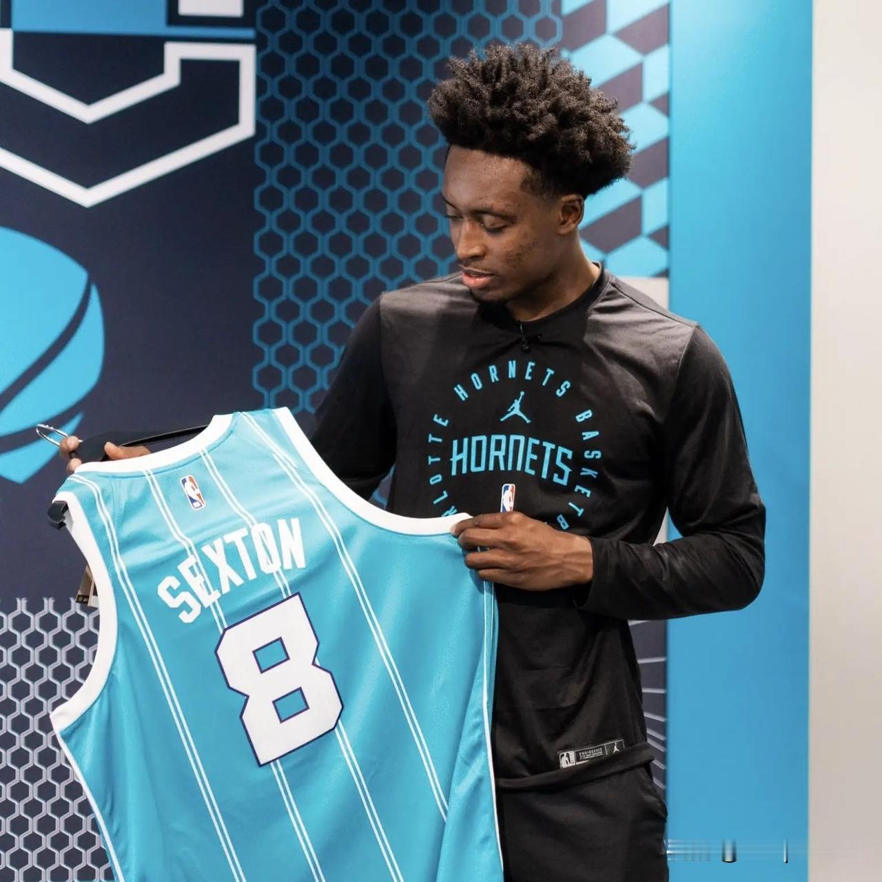 美媒NBA Retweet更新社媒，统计了黄蜂后卫科林-塞克斯顿生涯至今各个赛季