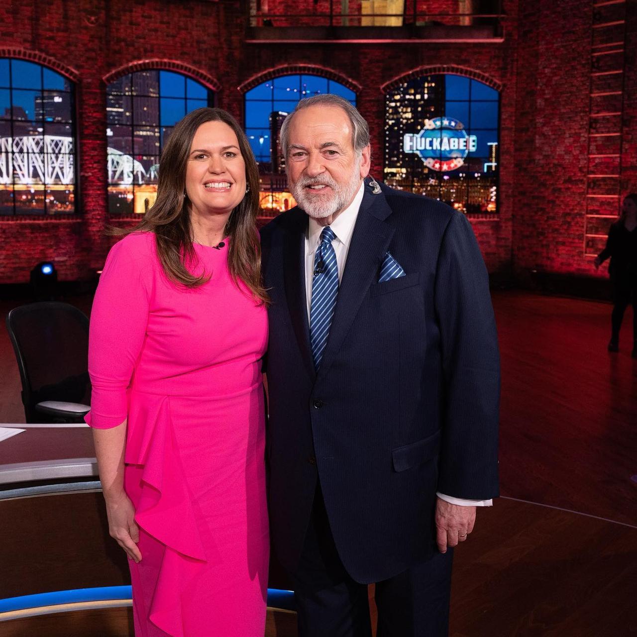 特朗普亲自任命的美国驻以色列大使迈克·哈克比，在社交平台发文，从中可一窥政治任命