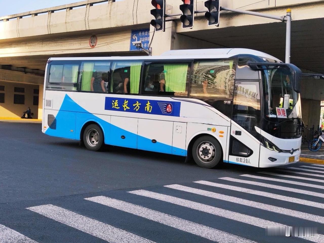 安徽曾经开出的省际长途线路（六），还有多少在跑？
铜陵—上海
南陵—张家港
宣城