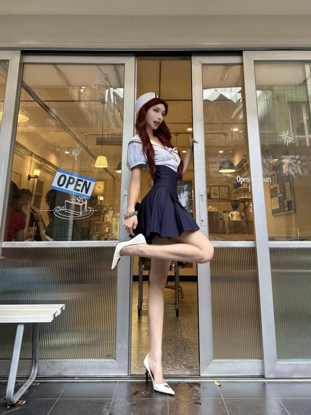 她超适合这种韩系学院风～