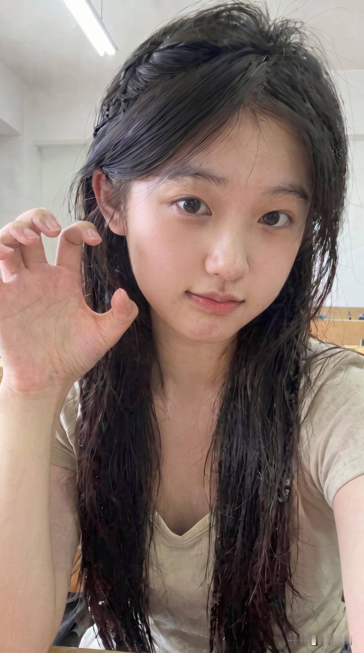 人一旦不联系不分享就什么都不是了
成年人的离散从来不是争吵决裂
而是默契的停止交