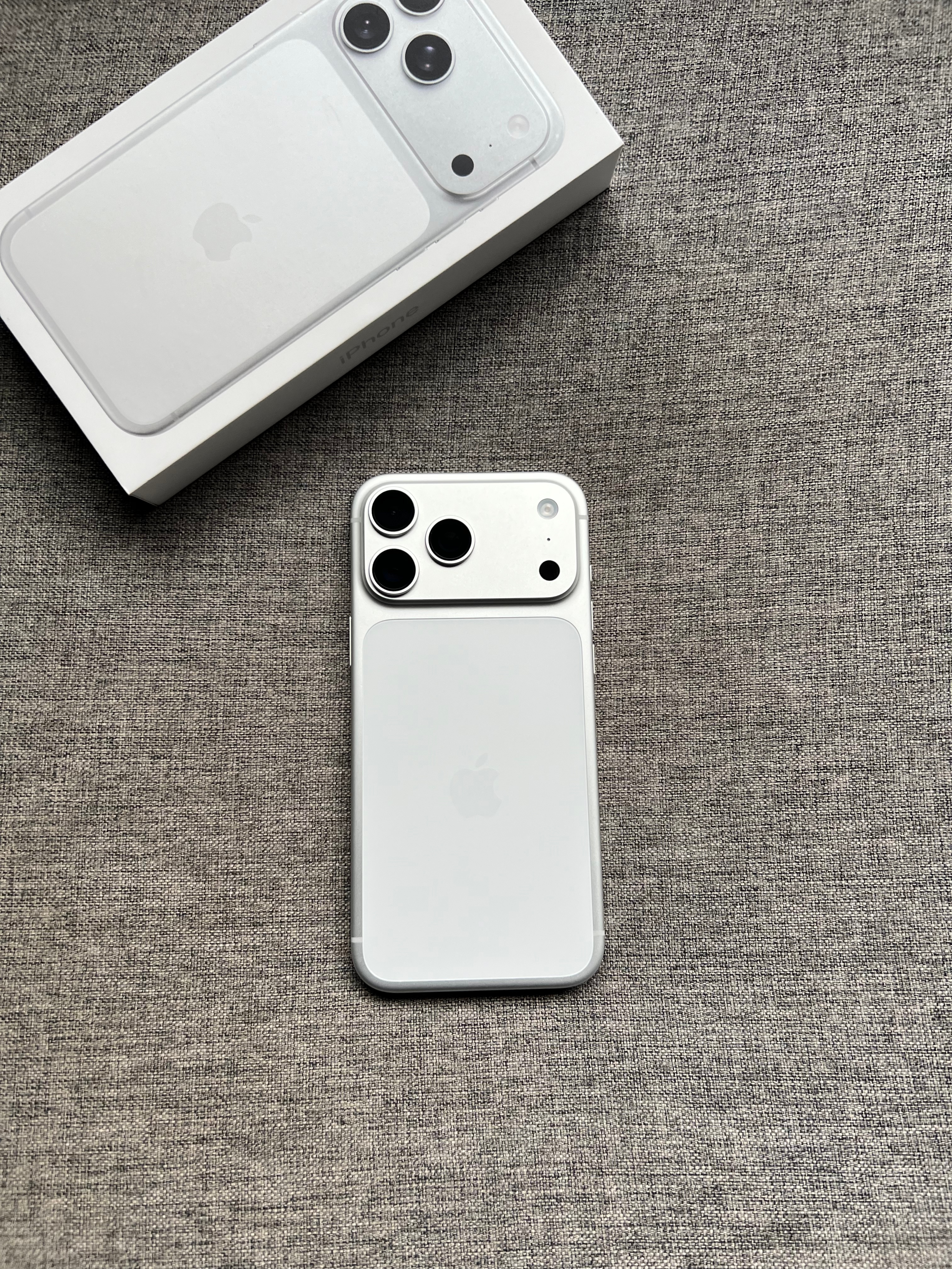 iPhone17 Pro Max 512G 银色，99新全套带票据，三星屏G9N