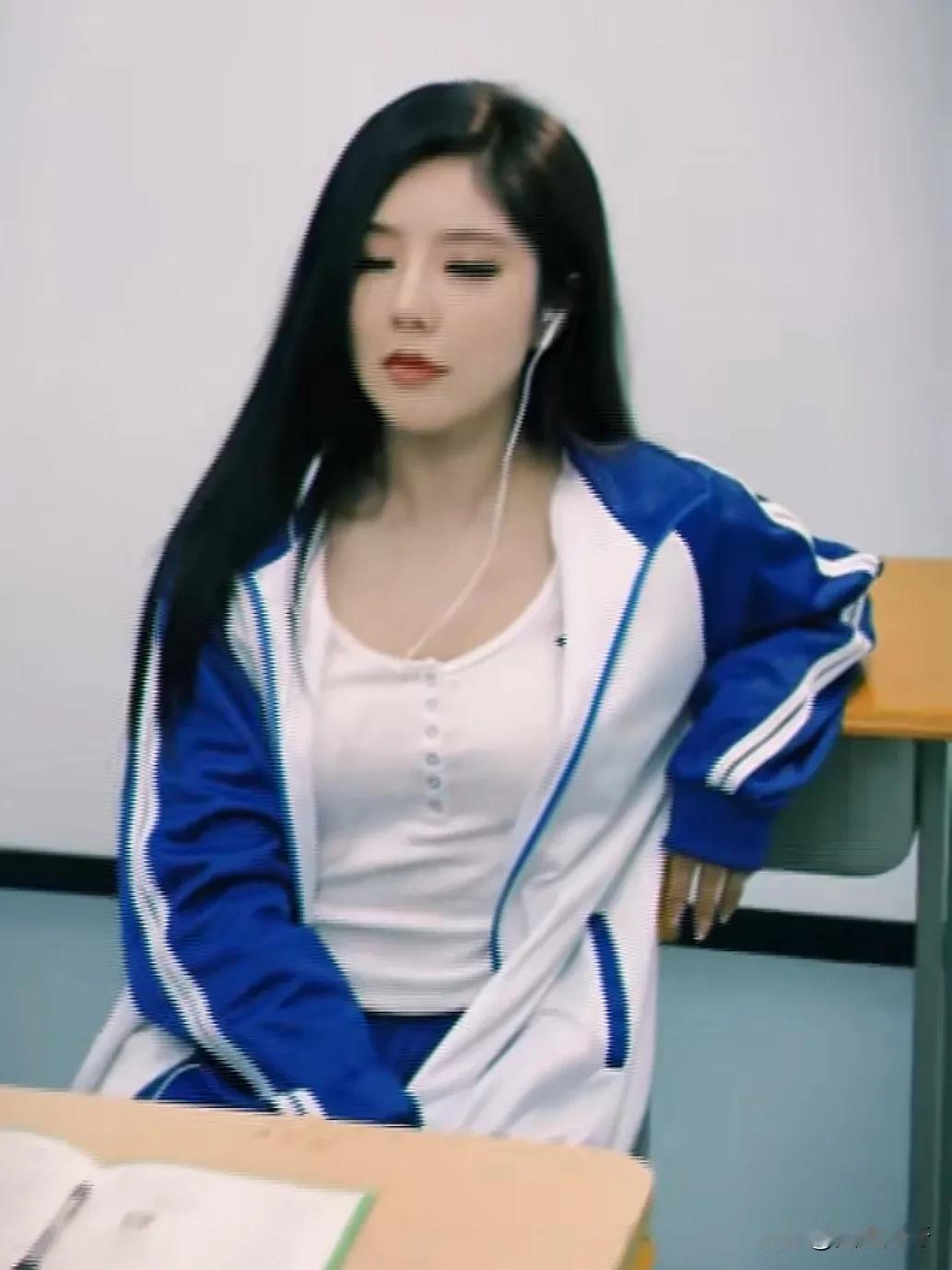 回不去的青春！36岁赵奕欢换上校服重温“程小雨”，脸还是那张脸，但状态却不一样了