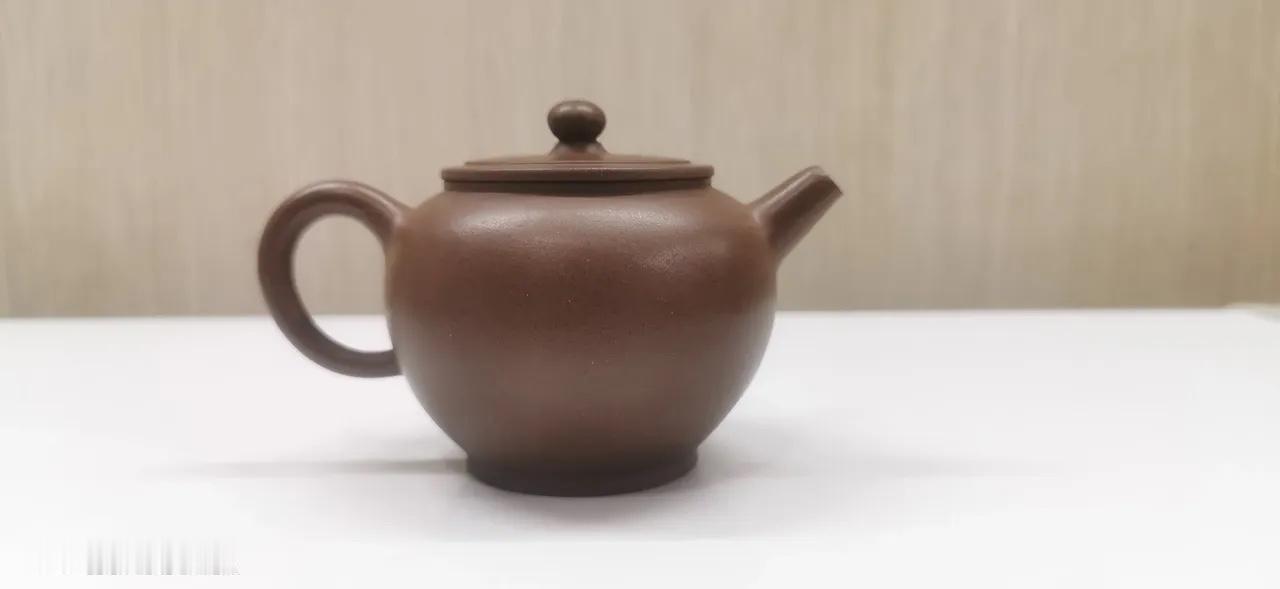 中国宜兴早期精品紫砂茶壶（网孔、约168 c c)江苏宜兴的紫砂壶值得购买吗
茶