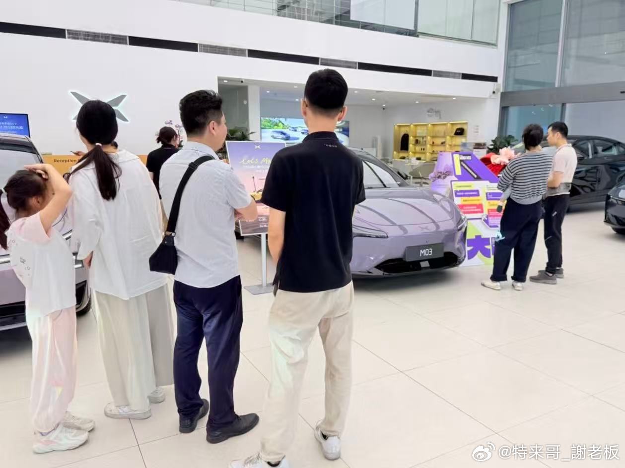 2026款小鹏MONA M03上市后首个周末，全国门店人气火爆！众多鹏友专程到店
