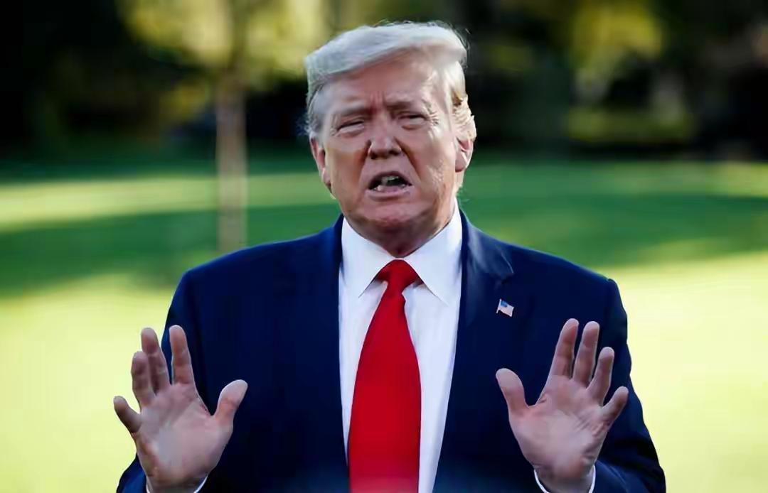 成功抓获马杜罗之后，特朗普志得意满，春风得意，他的牛皮大嘴不免又得陇望蜀，滔滔不