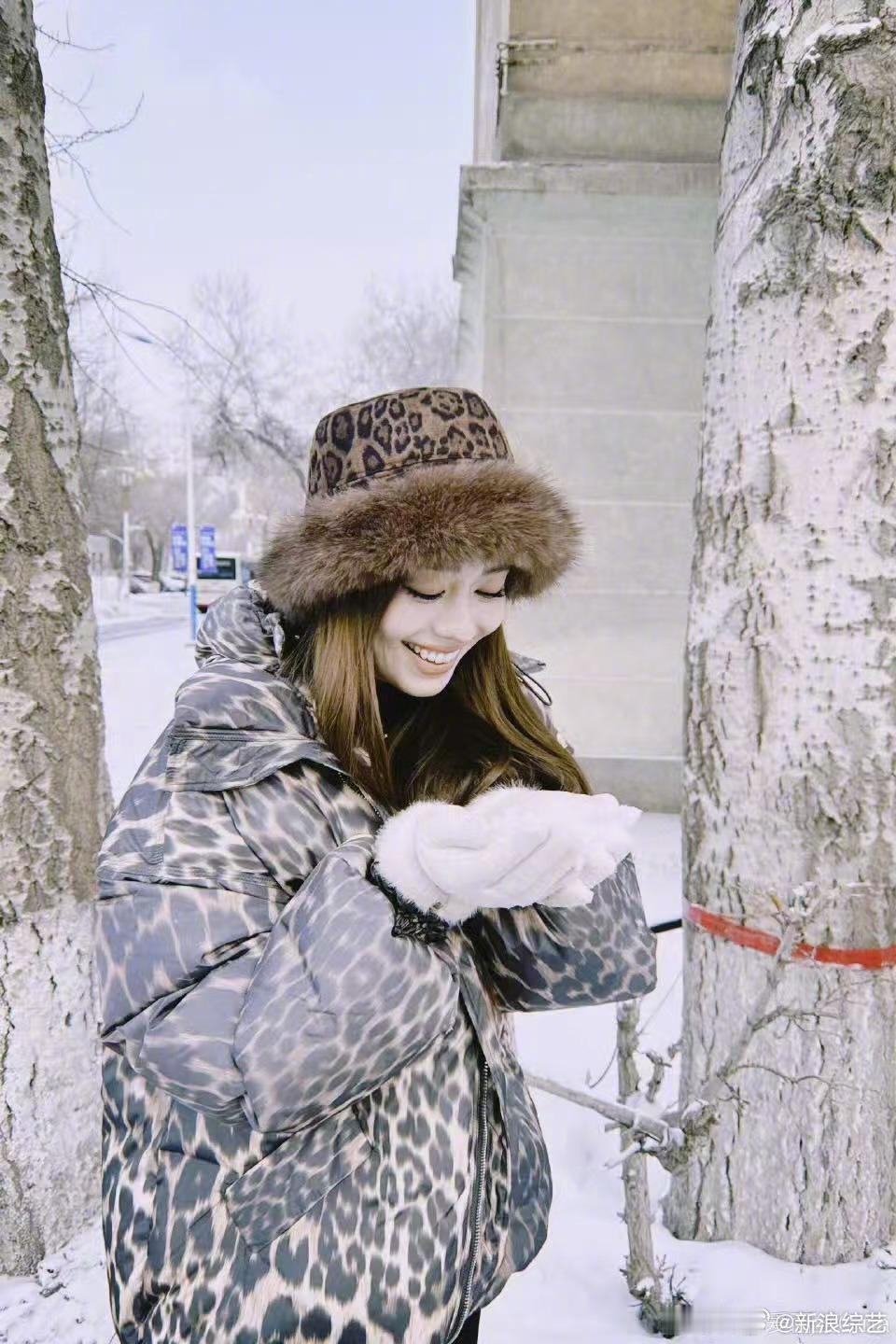 新疆美是真美，冷也是真冷啊！看给我们冻成什么样了，还好有秋衣秋裤护体，这下子应该