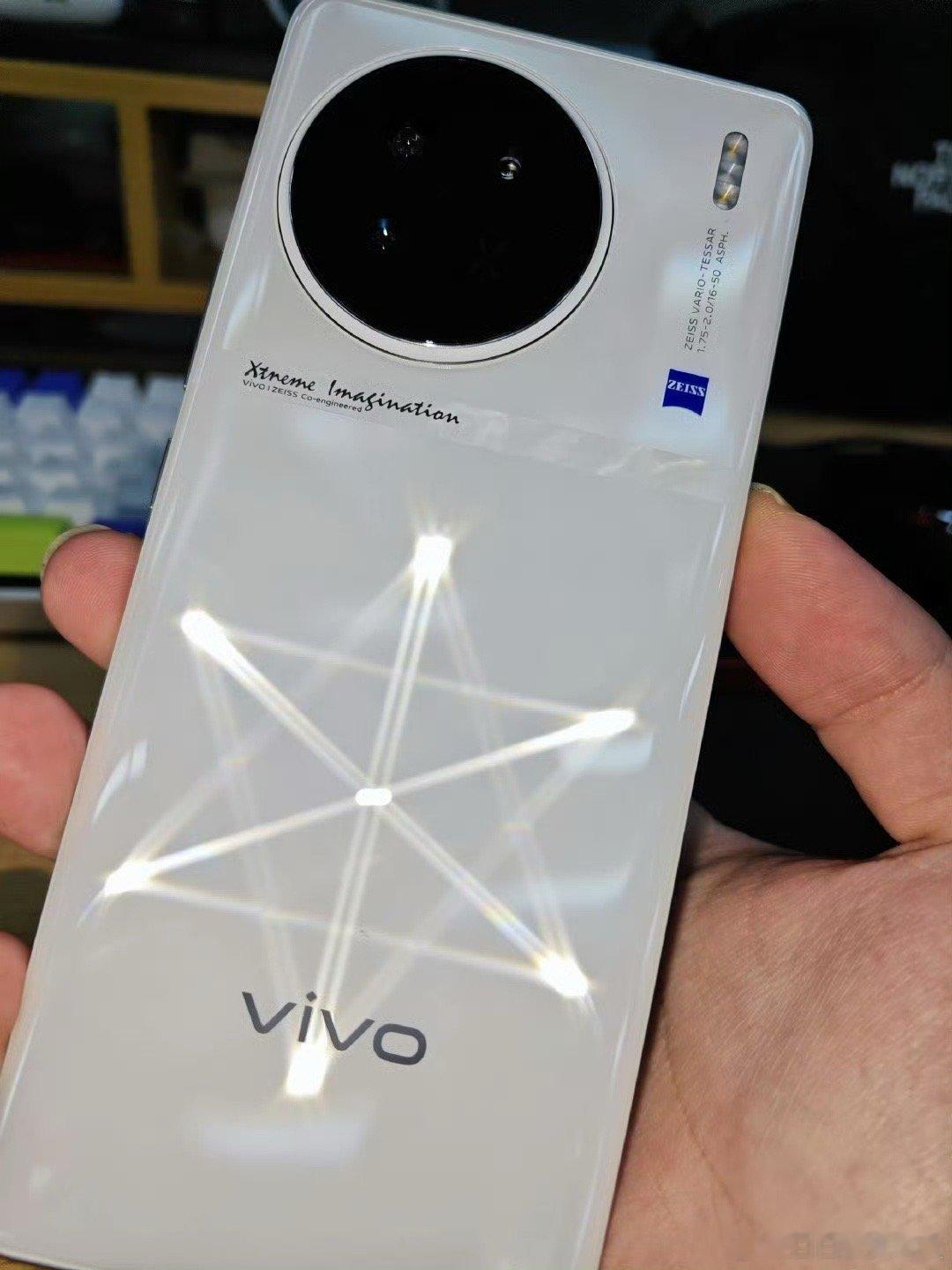 还是忘不了vivo X90 告白配色的六芒星，神中神的白色[哇] 