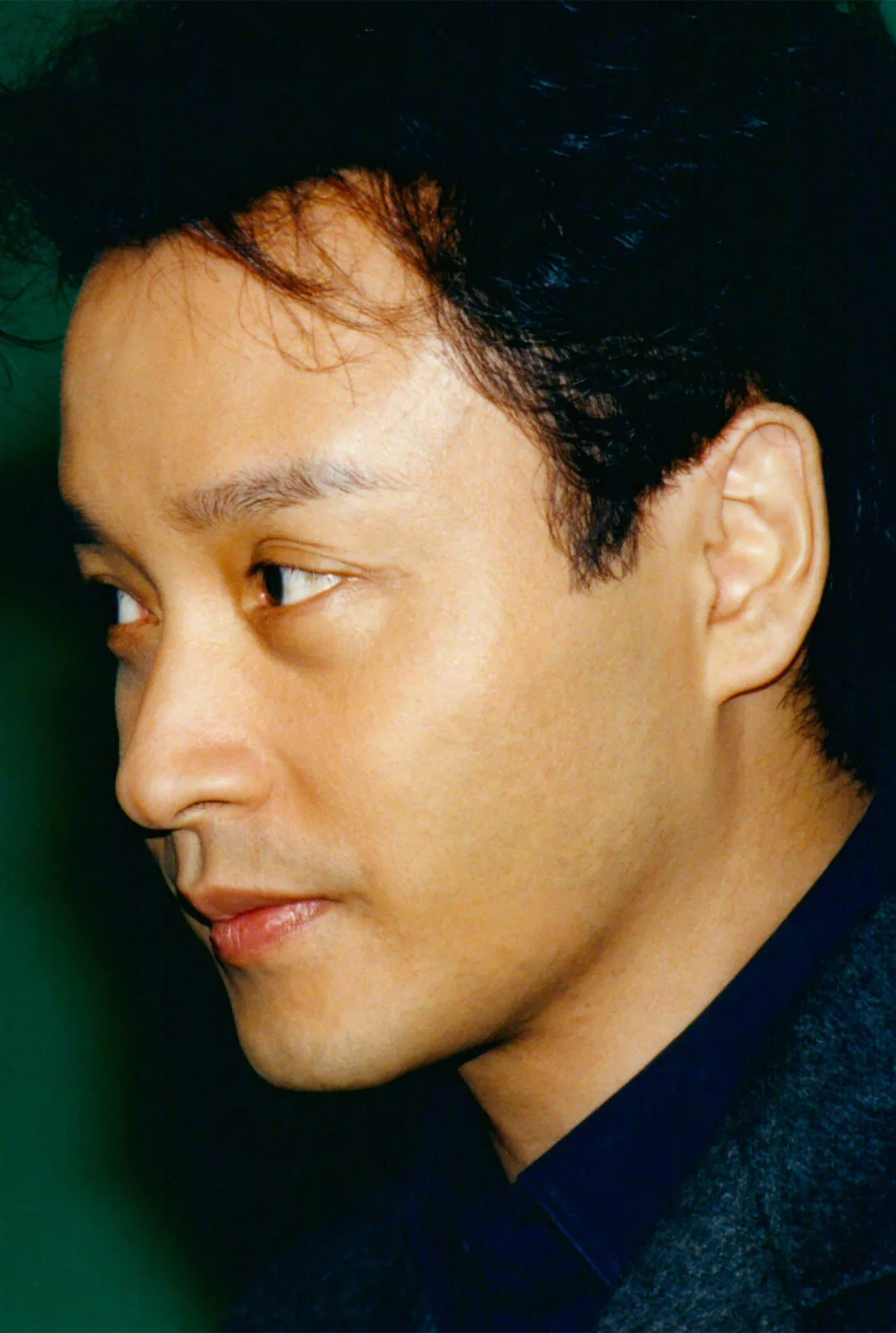 演员梅婷和张国荣合作演出了电影《红色恋人》。4月1日晚，听到哥哥张国荣...