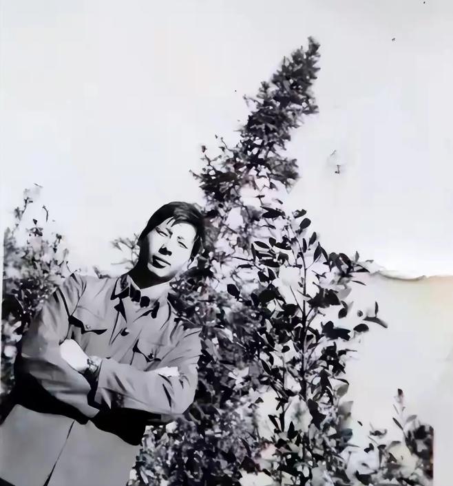 1979年，何源海不幸中弹“牺牲”，被追记一等功，谁知两年后，他却回到了村子，但