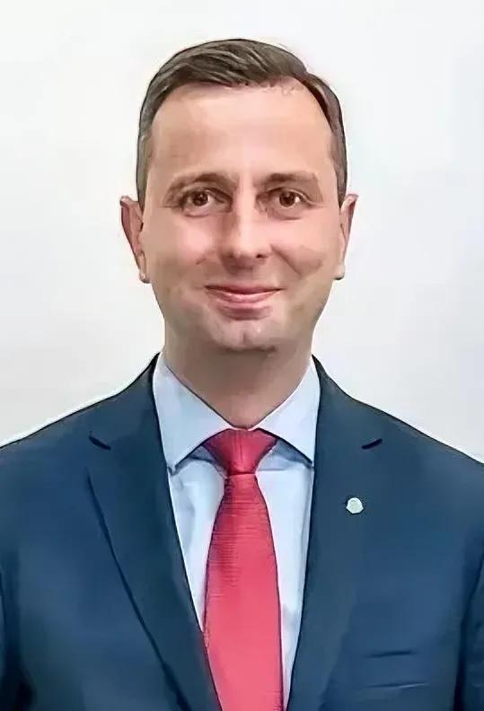 跑路了！
波兰带头跑路，
北约集体尿遁，
中东这戏快演不下去了。
如果是我我也跑