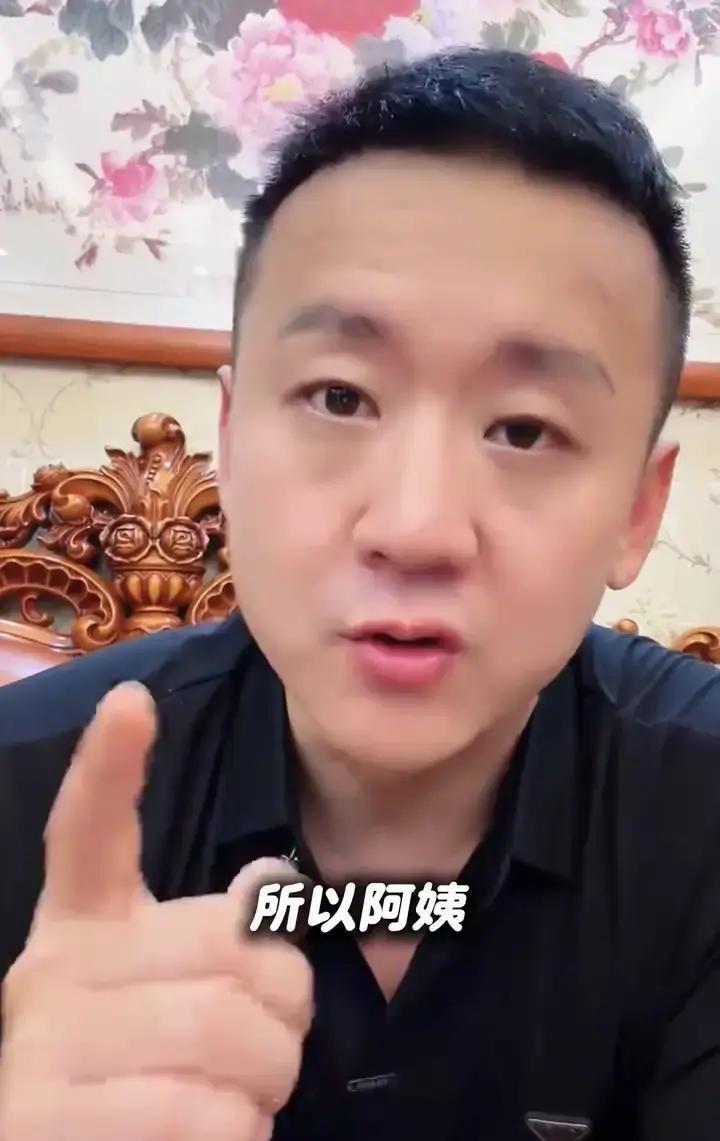 妈妈的病不能再拖了，我必须尽快解决。

大爷直播间现在有4000多人呢，我得把这