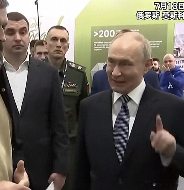 普京强硬放话！俄军火力全开纵深碾压，乌克兰战争潜力被彻底掏空
 
俄乌消耗战迎来