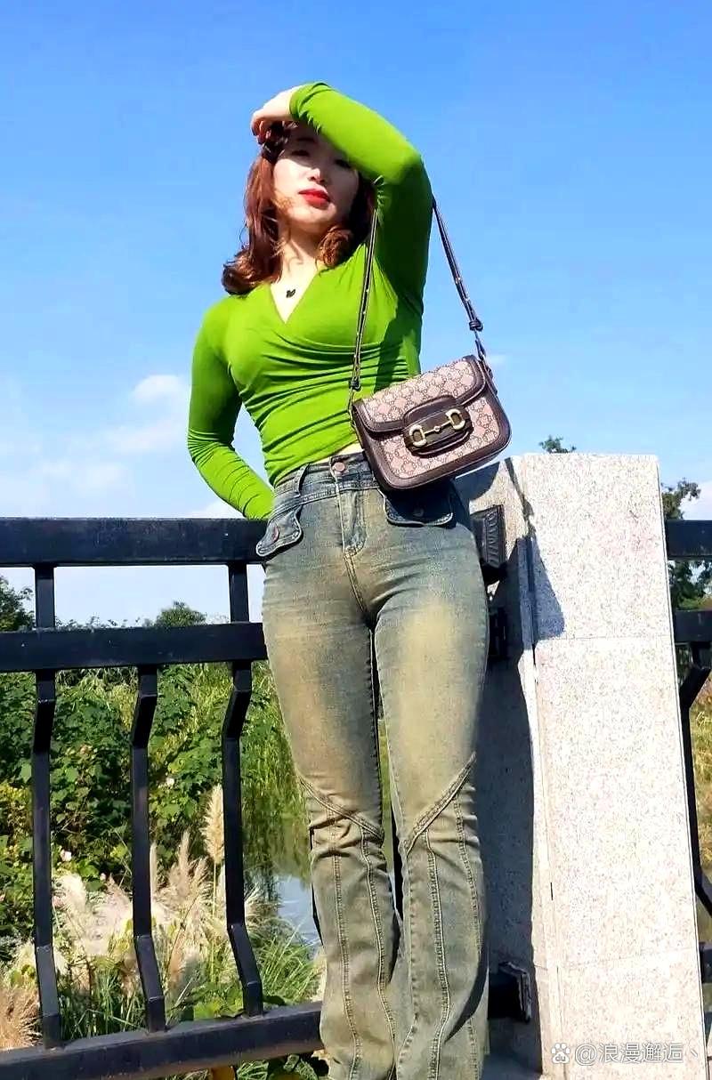 小伙李建当年因为掏不出18.8万的彩礼，和谈了六年的女友小雅分了手，随后便和单位