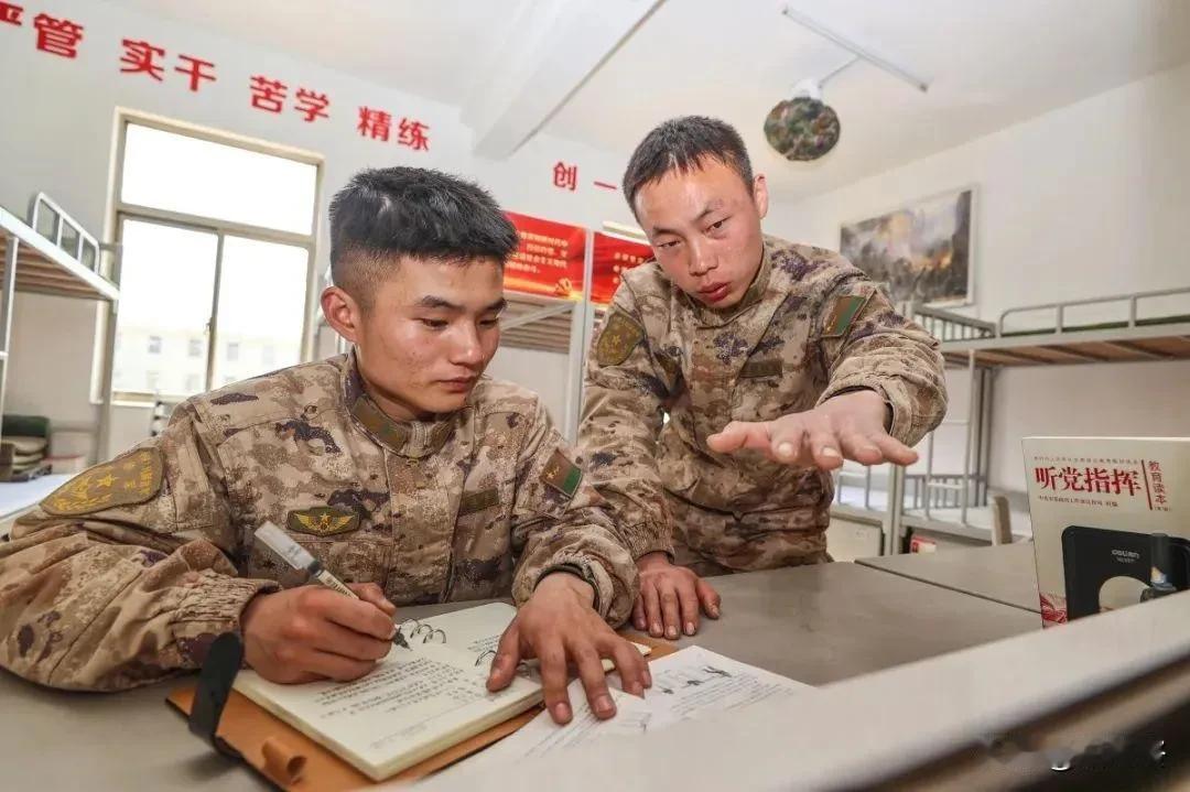 “00后”军士，两年两次荣立三等功！
李佳乐，河南周口人，17岁入伍，中士，先后