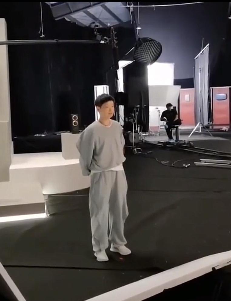 清清爽爽地莎莎，真好看，隔着屏幕都感觉她好香[偷笑][偷笑][偷笑]