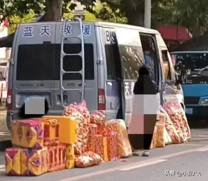 我觉得大连那个曝光贴着蓝天救援队的车，卖殡葬用品的自媒体，连最基本的常识都没有吧