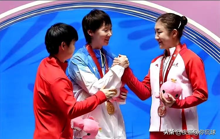 球迷心里平衡了，国乒三姝各占一冠卫冕，谁也别想独美！
中国女乒从不是某一个人的舞