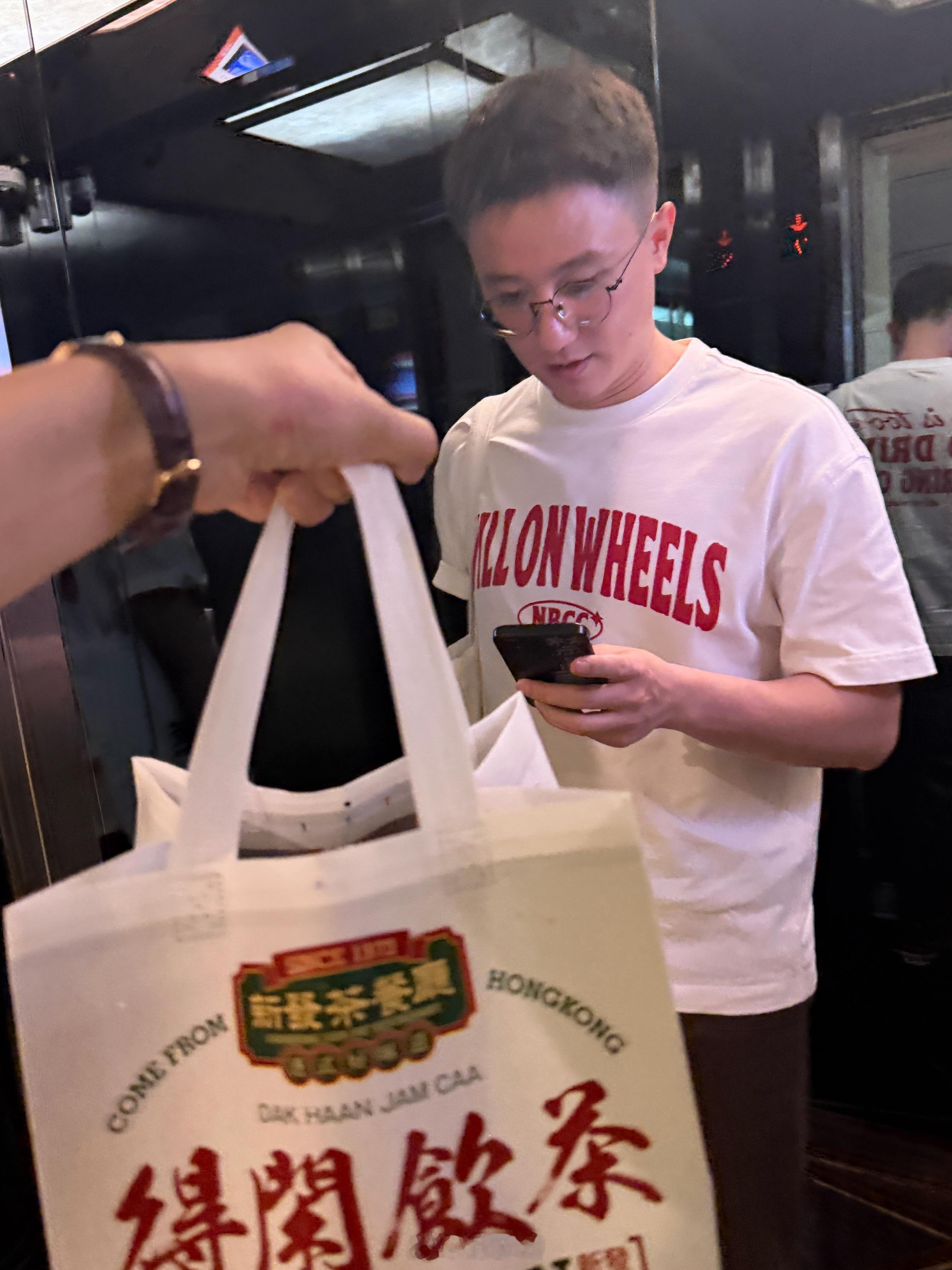 生活里就是相互做对方的助理。似乎我发布比较勤快