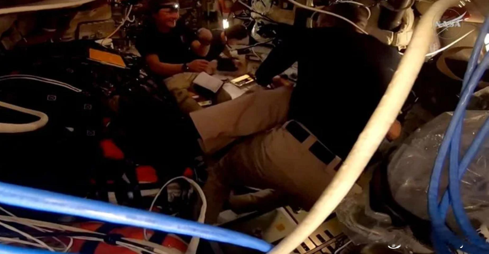 阿尔忒弥斯2号太空人返航感性发言：「全人类是一体」海外新鲜事阿尔忒弥斯2号 阿尔