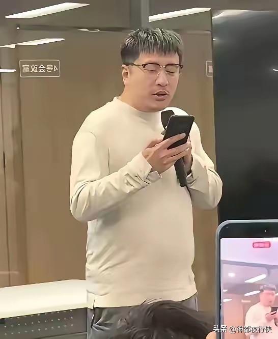 脑梗第五天。也是住院第五天。
躺床上不动，张雪峰的不幸消息满屏。
都说他吃的不好