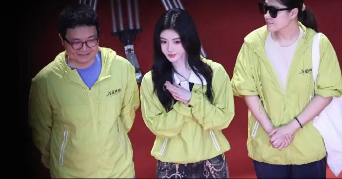 万花世界开机万花世界首波阵容剧组制作用心，班底实力出众，能看出满满的诚意。 