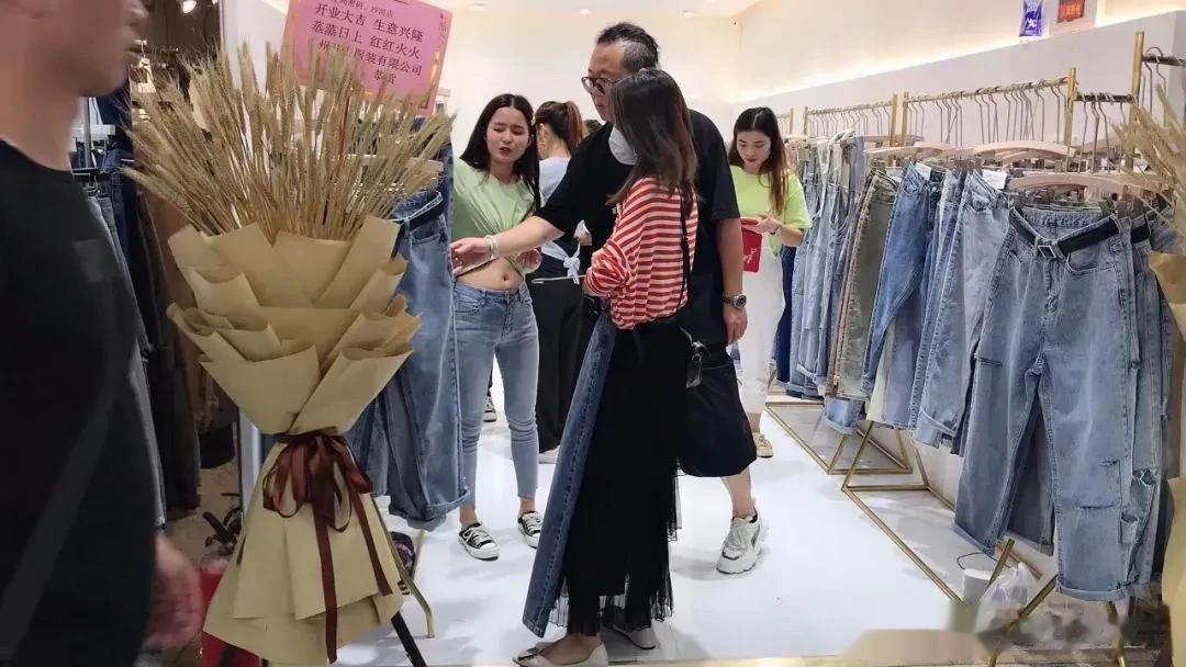 在广州，不要小看身边任何一个其貌不扬的人，很可能帮你收垃圾的清洁工阿姨身家千万、