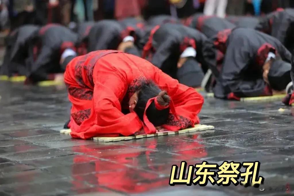 搜了一下前阵子全国各地祭孔大典的跪拜礼图片，着实让人心中发堵。
如果这就叫作复兴