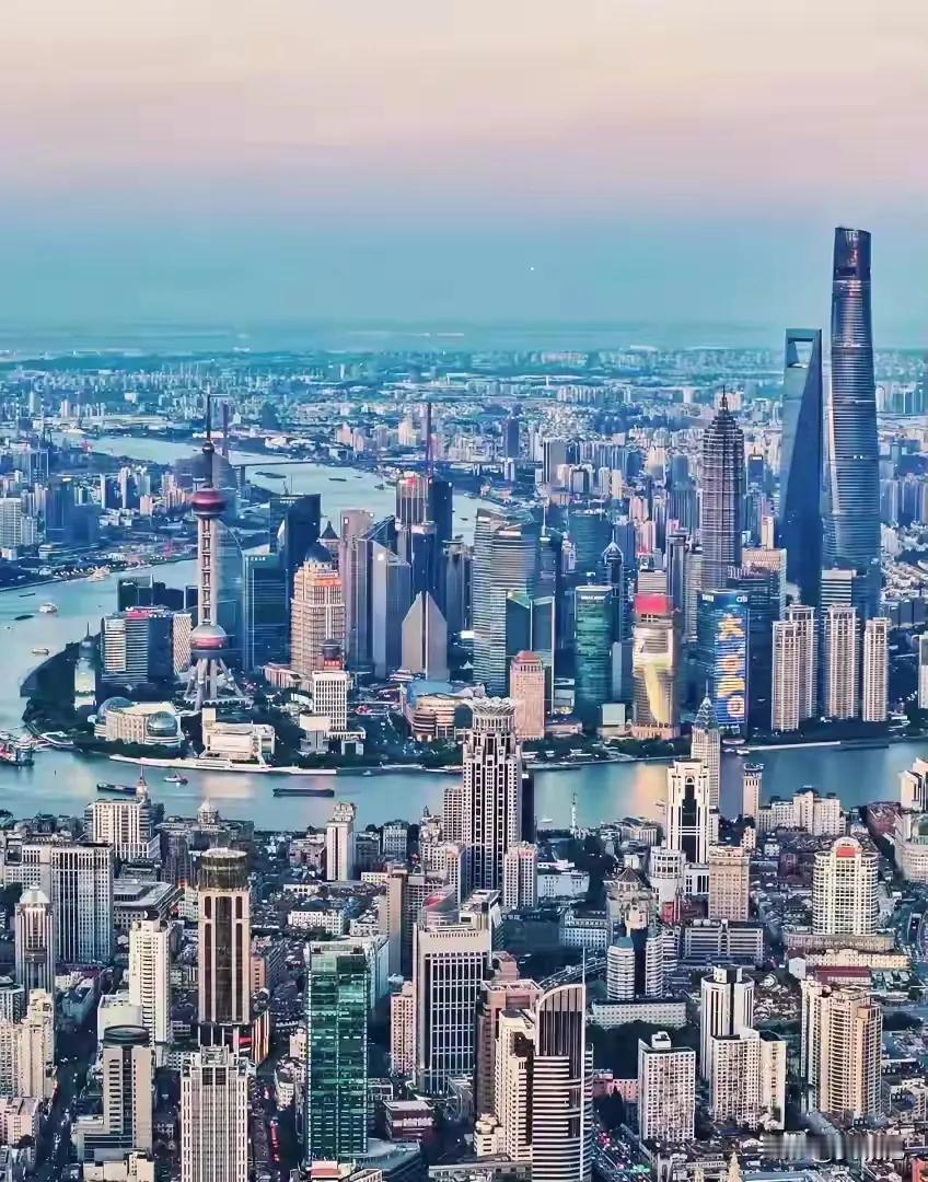 陸家嘴三件套，沟勒出世界城市顶级天际线，这首先得归功于上海先进的城市规划管理水平