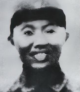 1942年，神枪手王凤麟遭叛徒出卖，被日军围在山上，打到只剩一颗子弹时，他犹豫了