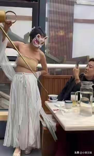 打开面具有惊喜吗？