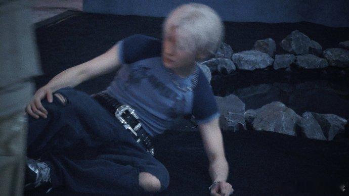 on莫on莫，张真源性感贝斯手上线，背肌线条我真流口水了粉丝吃的真好 