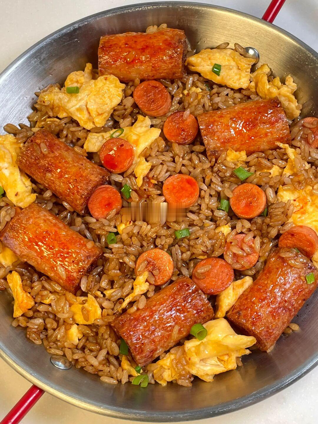 谁发明的辣条炒饭啊？好吃s了！！