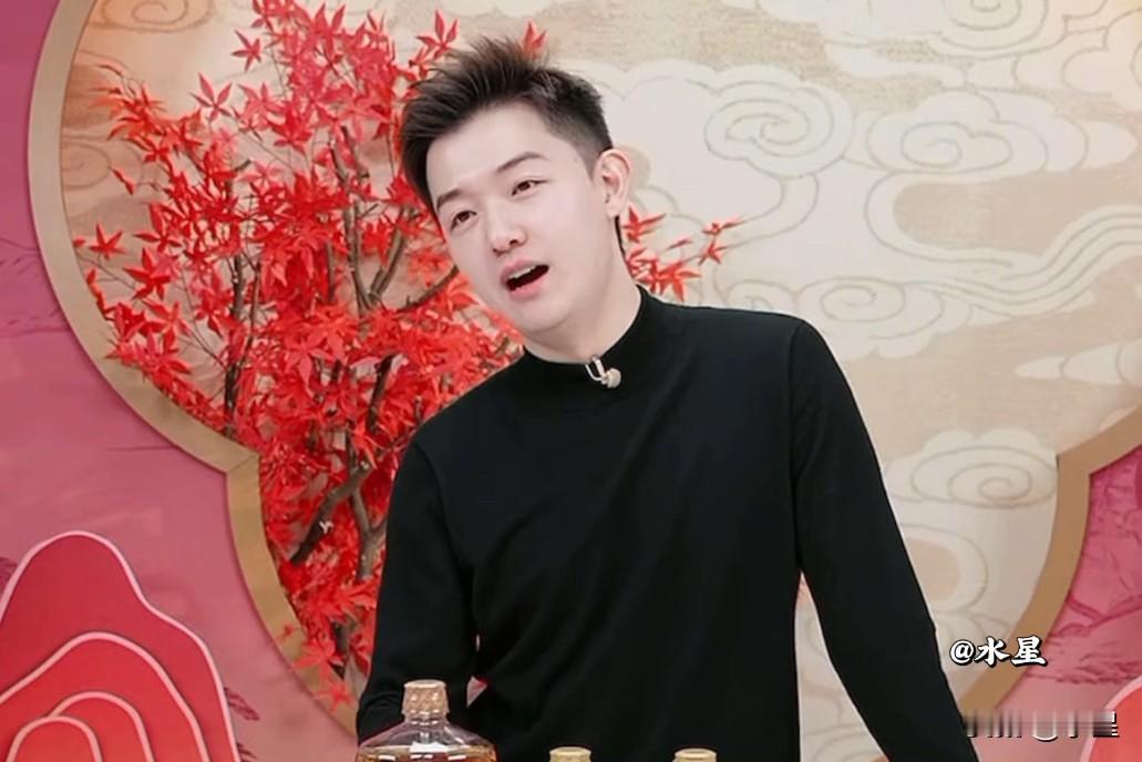 董董刚刚还在用气泡音“油”大家[笑哭]
下播后就迫不及待发了个视频
原来是董礼貌